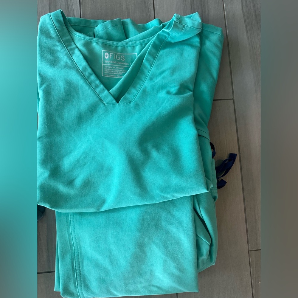 Figs scrubs